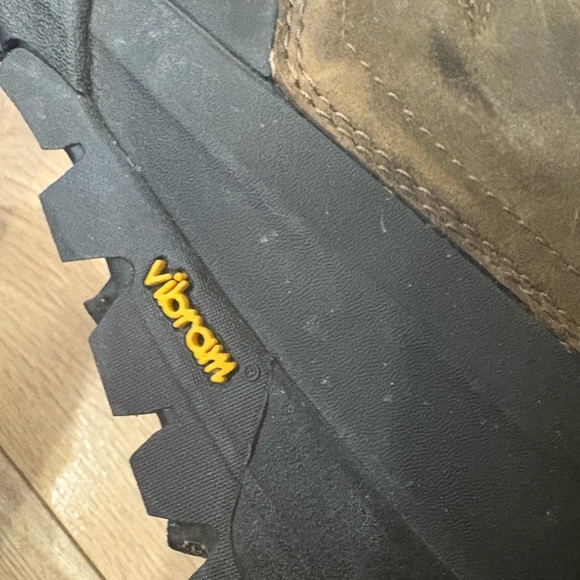 Merrell Brown and Black hiking waterproof Boots with Fuzzy Lining - Picture 9 of 14